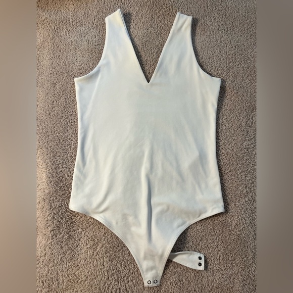 Abercrombie & Fitch Tops - Abercrombie White Seamless V-Neck Tank Bodysuit size Medium